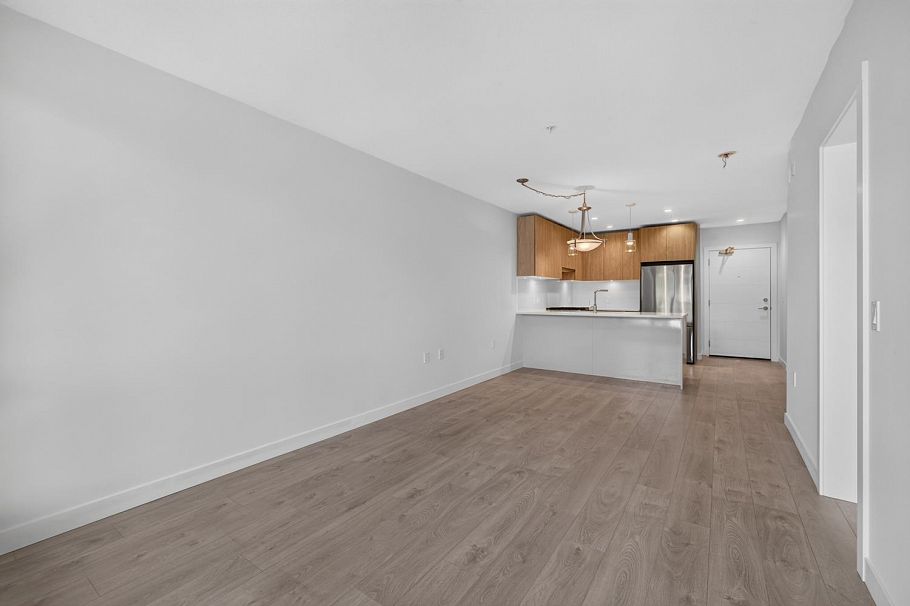 210 108 E 8th Street North Vancouver, BC - 14