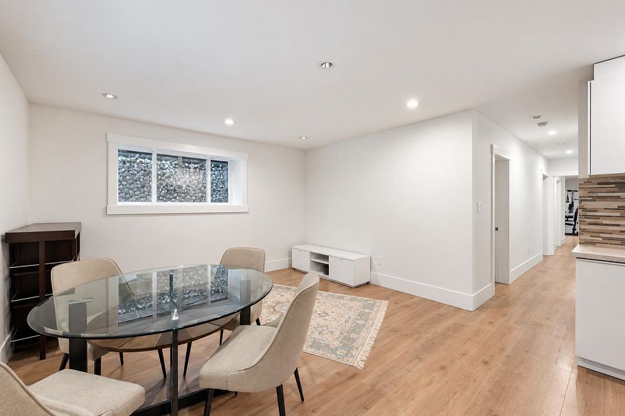 344 E 21 Street North Vancouver, BC - 28