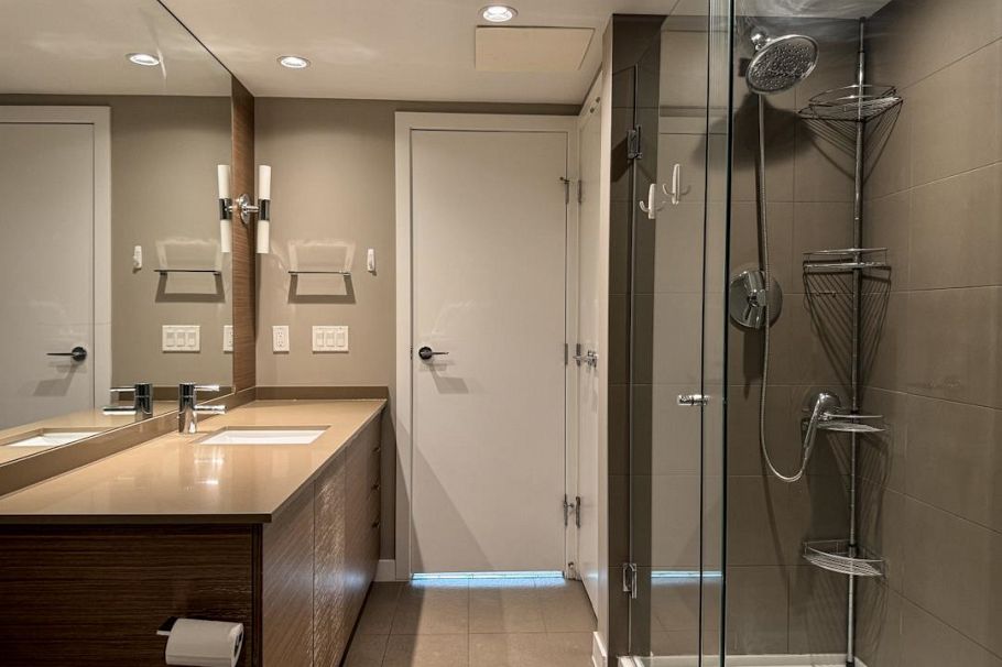 321 135 E 17th Street North Vancouver, BC - 8