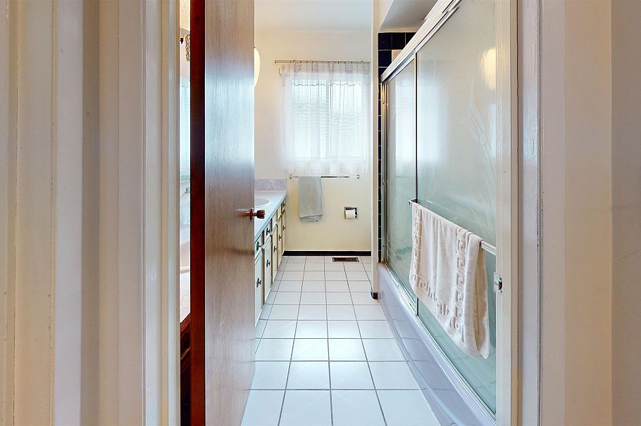 2540 E 25th Avenue Vancouver, BC - 9