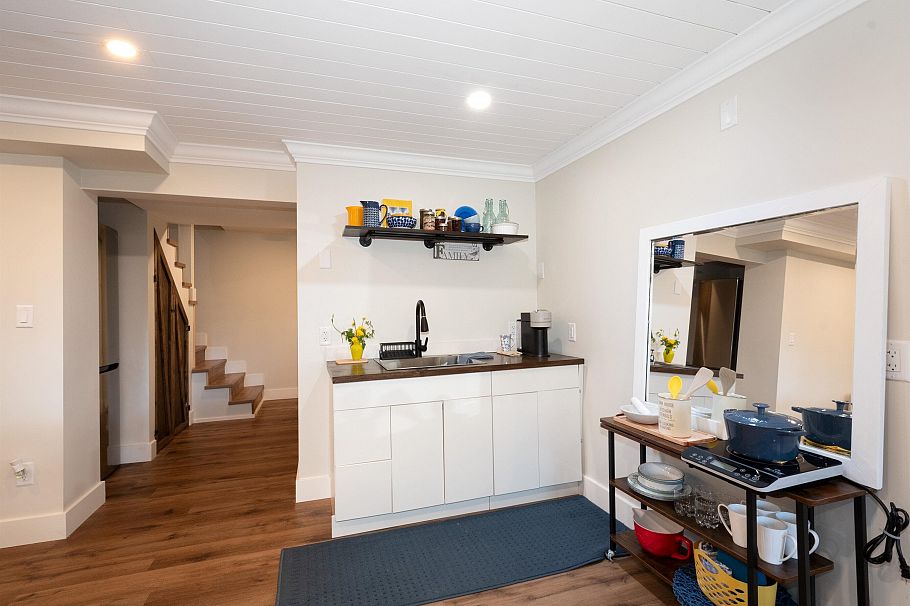 3067 Plymouth Drive North Vancouver, BC - 32