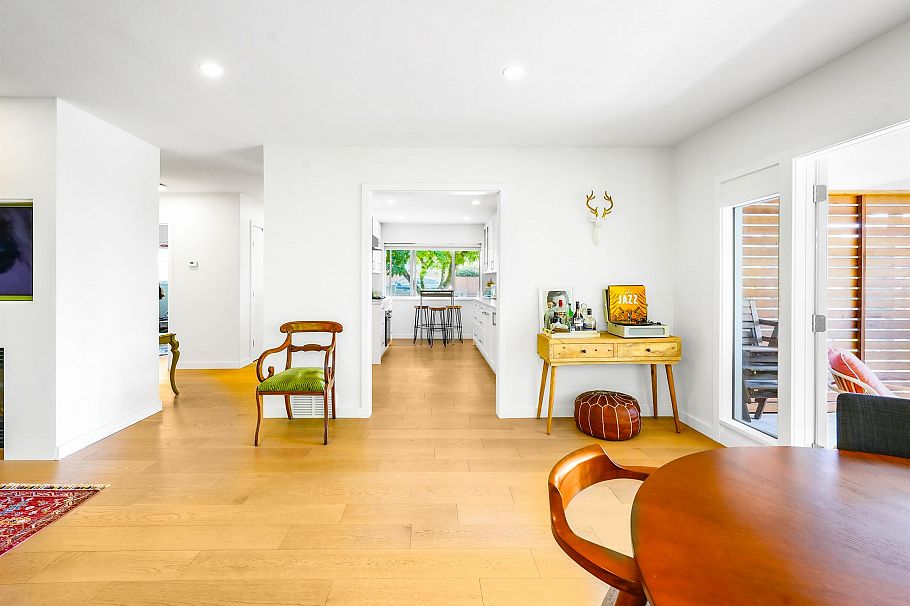 3277 Chesterfield Avenue North Vancouver, BC - 32