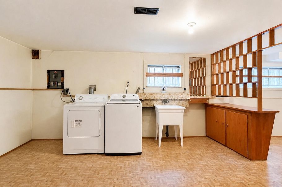 817 W 64th Avenue Vancouver, BC - 30