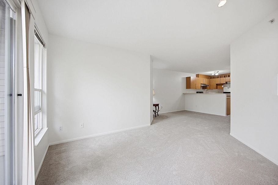 363 1100 E 29th Street North Vancouver, BC - 4