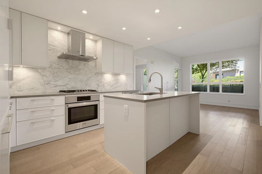 218 3220 Connaught Crescent North Vancouver, BC - 4