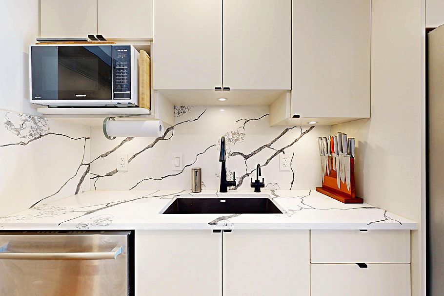 204 252 W 2nd Street North Vancouver, BC - 3