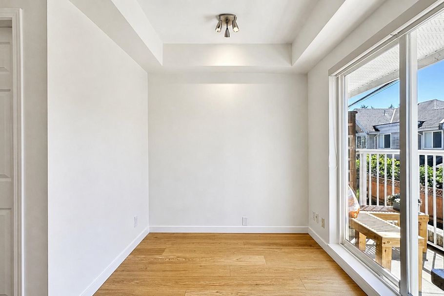 13 915 Tobruck Avenue North Vancouver, BC - 12