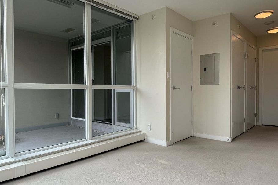 321 135 E 17th Street North Vancouver, BC - 12