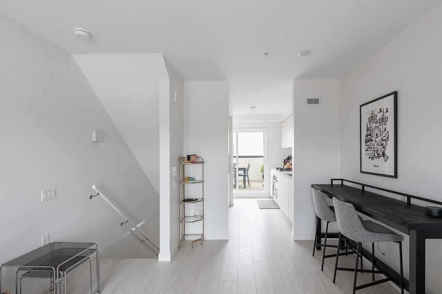 321 1120 E Georgia Street Vancouver, BC - 6