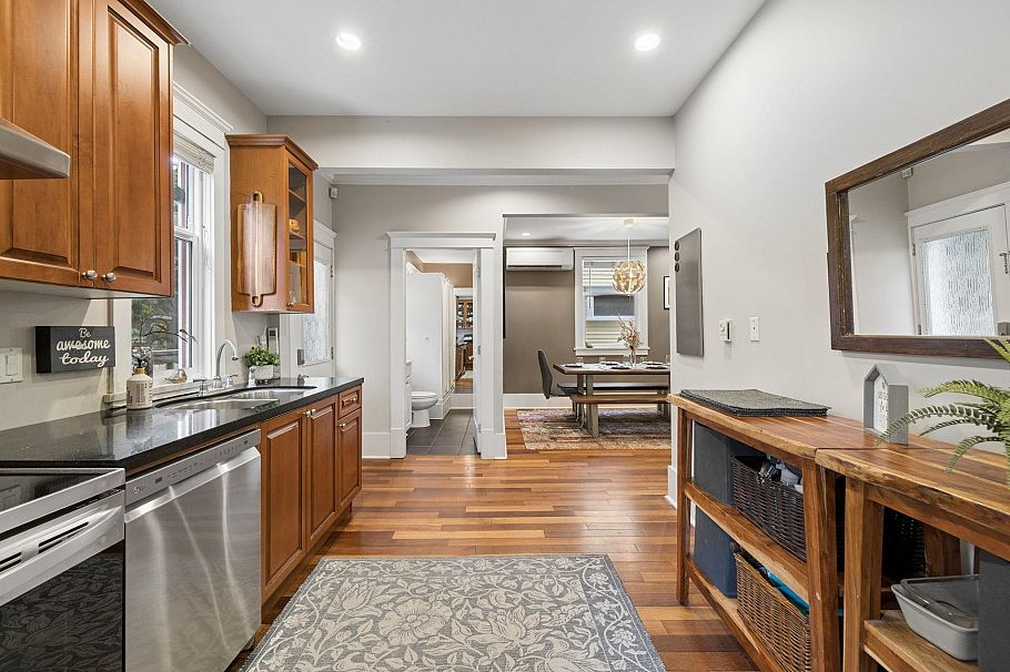 971 Nicola Street Vancouver, BC - 11