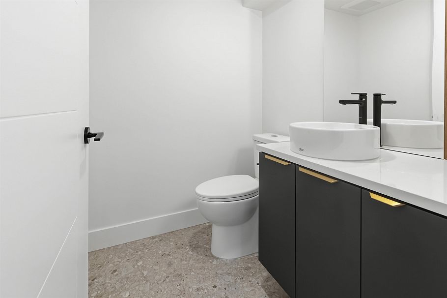 2 552 Kaslo Street Vancouver, BC - 26