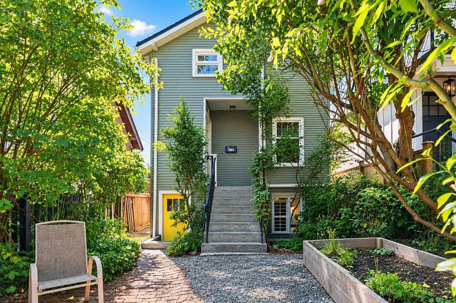 2764 Dundas Street Vancouver, BC - 1