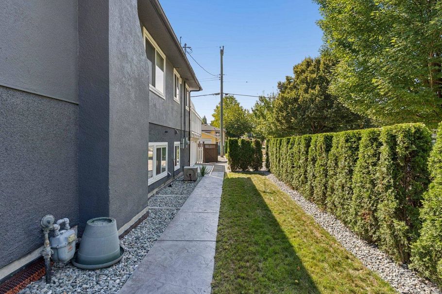 3006 E Georgia Street Vancouver, BC - 29