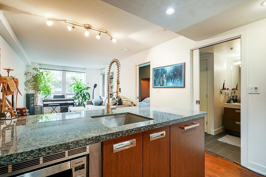 210 1055 Richards Street Vancouver, BC - 7