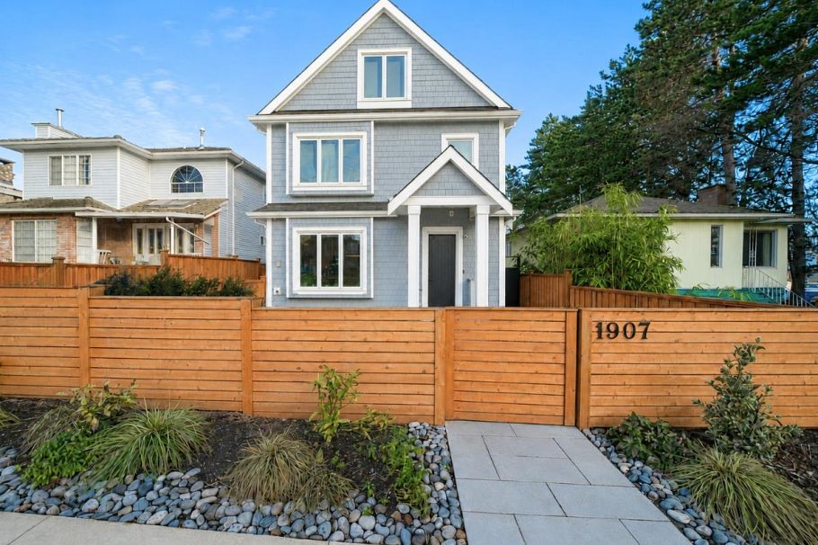 1907 E 40th Avenue Vancouver, BC - 17