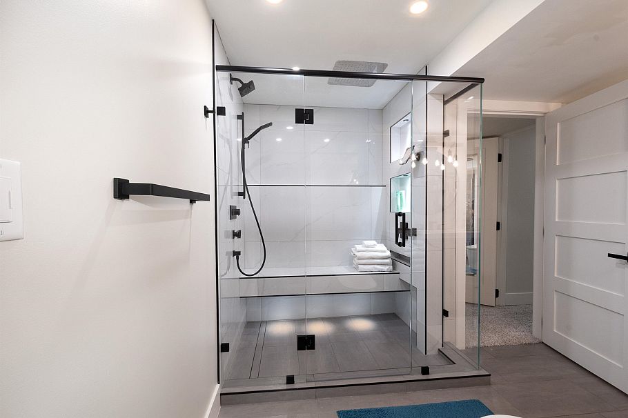 3067 Plymouth Drive North Vancouver, BC - 33