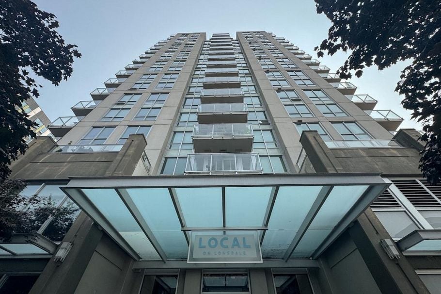 321 135 E 17th Street North Vancouver, BC - 1