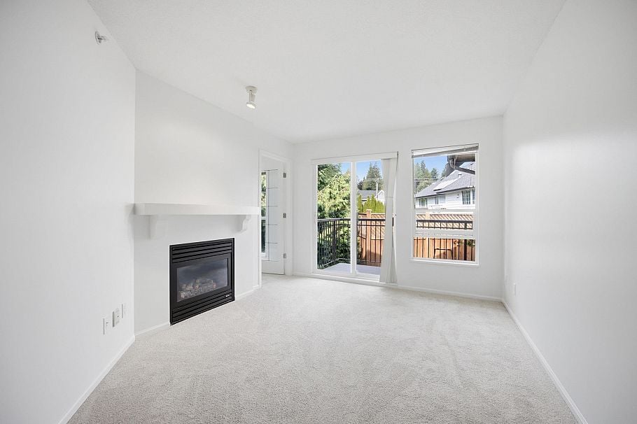 363 1100 E 29th Street North Vancouver, BC - 2