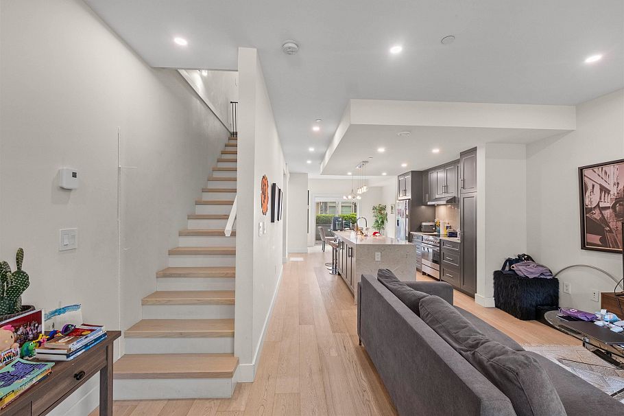 5 115 W Queens Road North Vancouver, BC - 10
