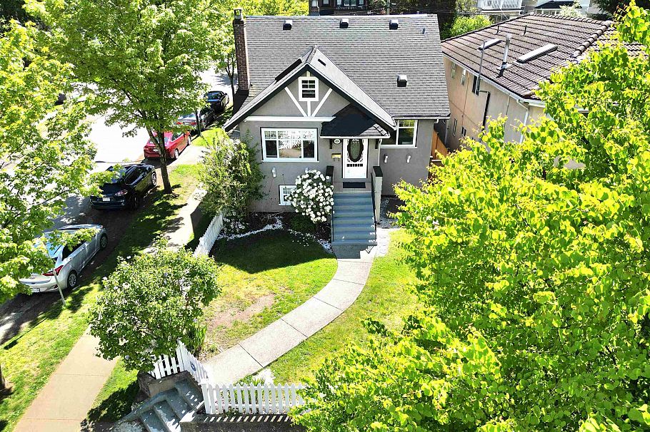 404 W 18th Avenue Vancouver, BC - 1