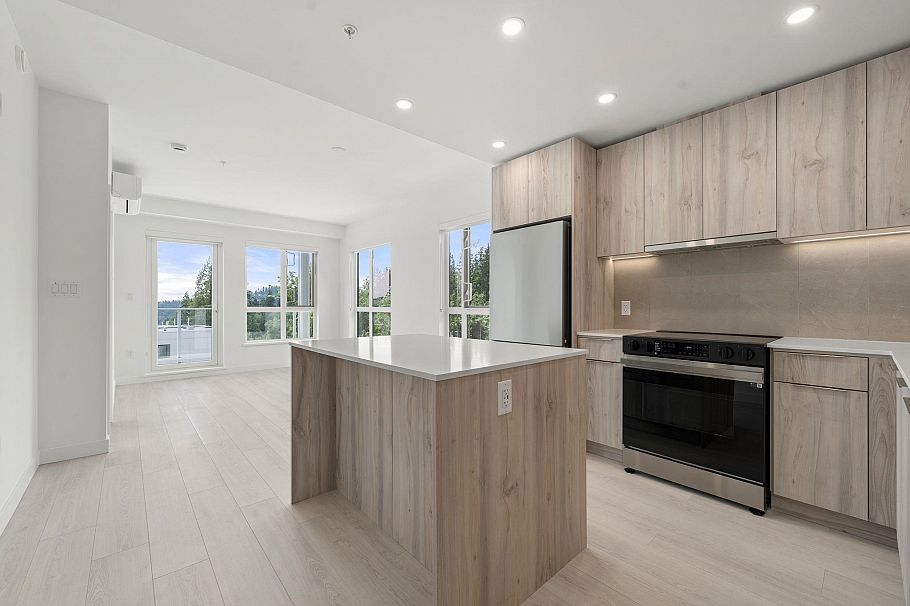 404 3594 Malsum Drive North Vancouver, BC - 8
