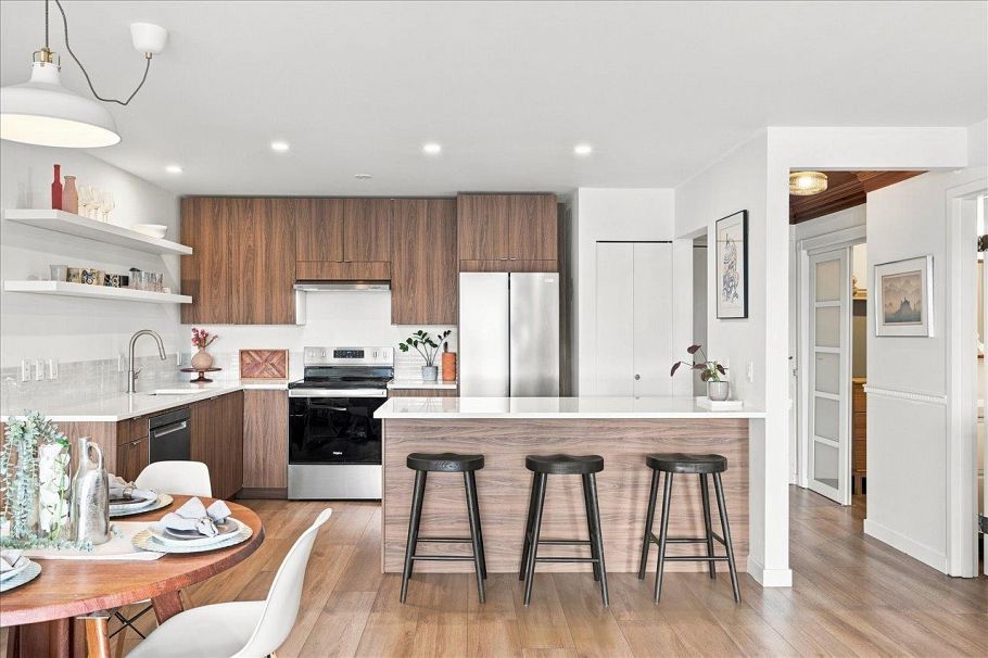 207 236 W 2nd Street North Vancouver, BC - 1