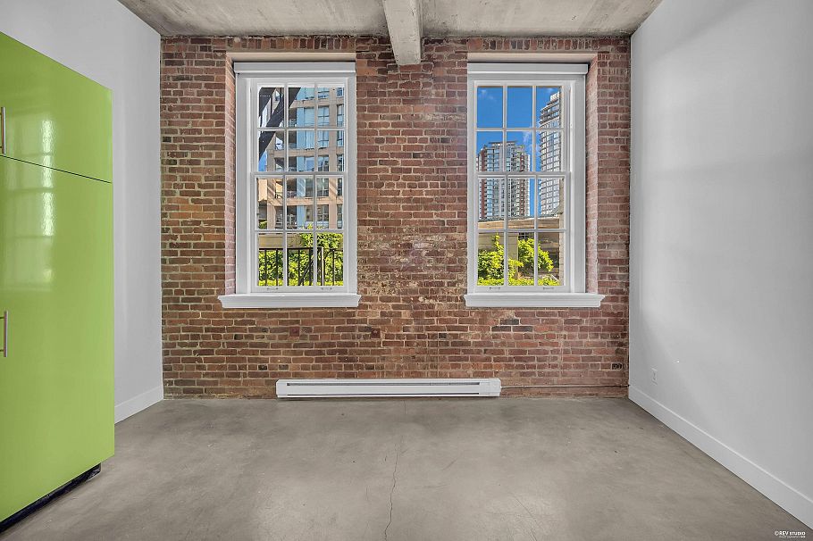 209 546 Beatty Street Vancouver, BC - 5