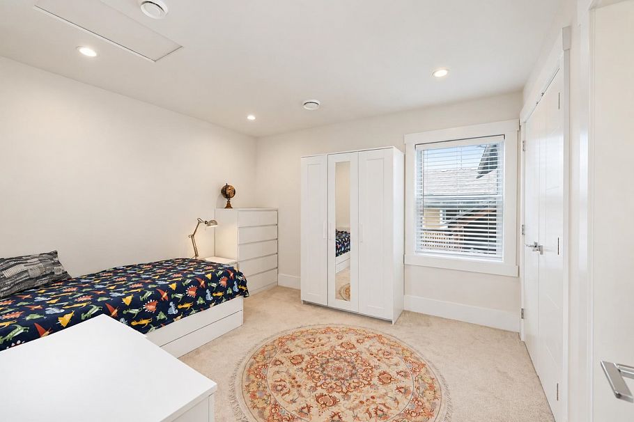344 E 21 Street North Vancouver, BC - 24
