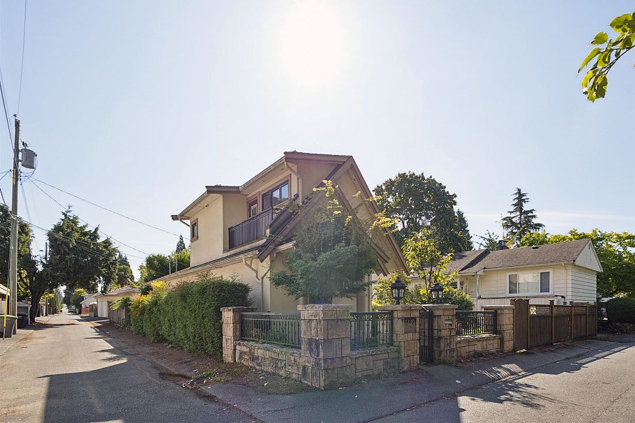 1441 W 49th Avenue Vancouver, BC - 20