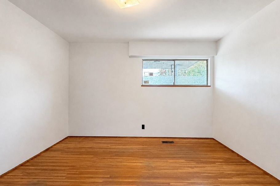 817 W 64th Avenue Vancouver, BC - 8