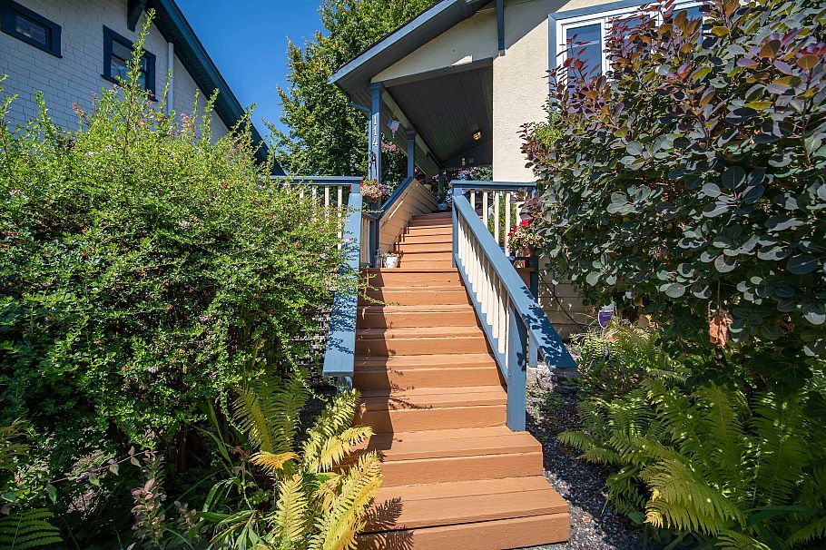 114 W Kings Road North Vancouver, BC - 3