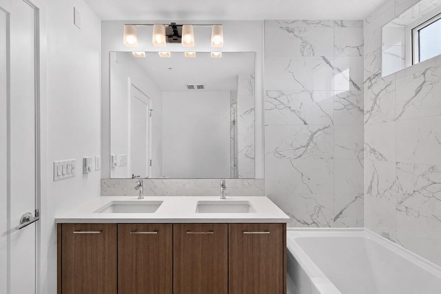 561 W 29th Avenue Vancouver, BC - 30