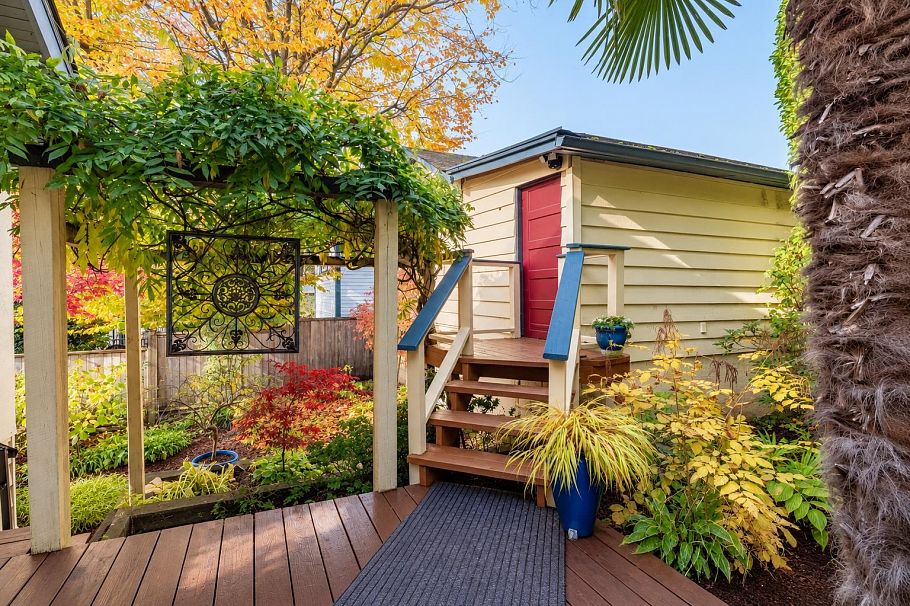114 W Kings Road North Vancouver, BC - 35
