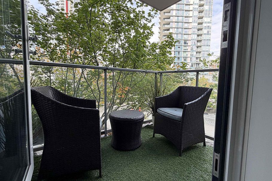 301 689 Abbott Street Vancouver, BC - 21