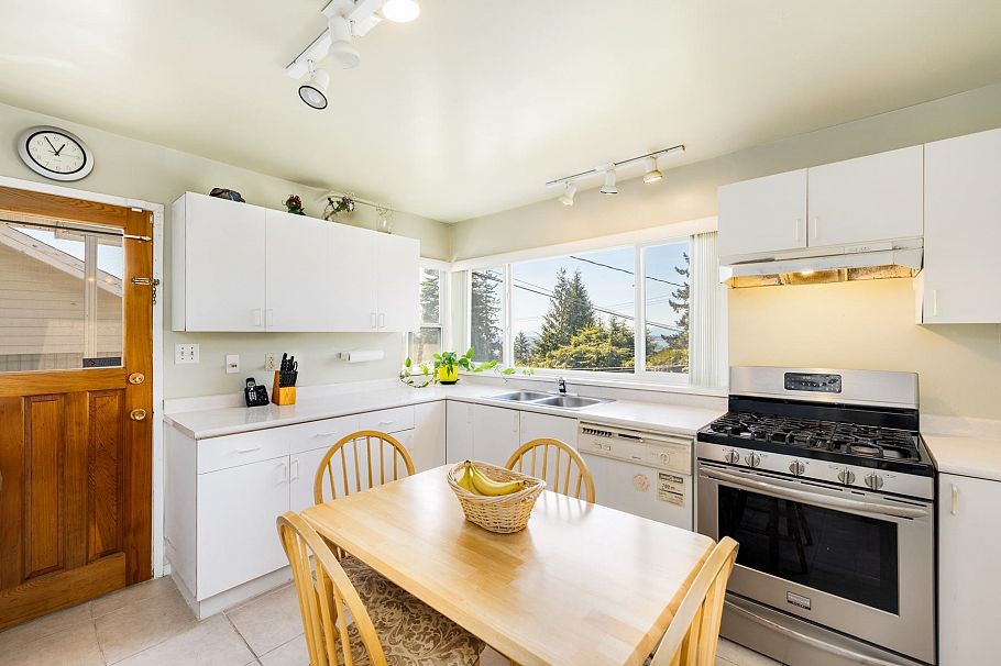 454 Monteray Avenue North Vancouver, BC - 10