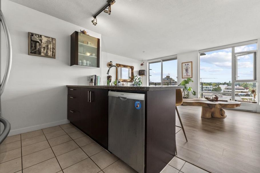 1003 1650 W 7th Avenue Vancouver, BC - 7