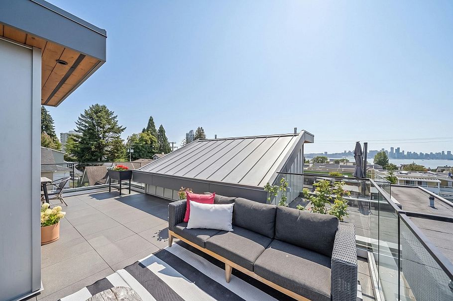 2 233 W 5th Street North Vancouver, BC - 5