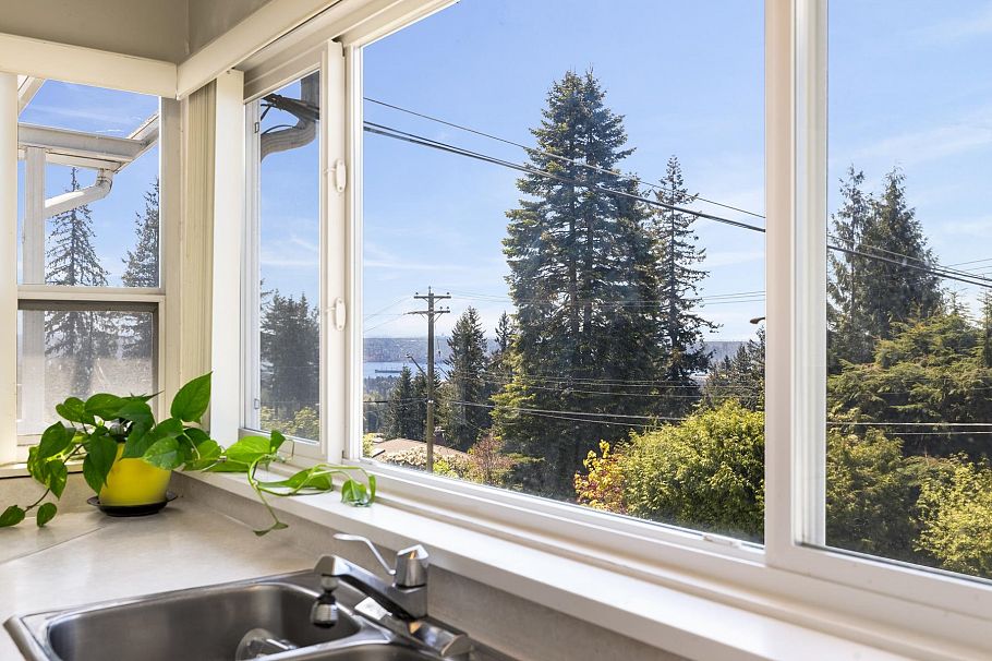 454 Monteray Avenue North Vancouver, BC - 12