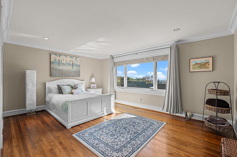 5168 Redonda Drive North Vancouver, BC - 12