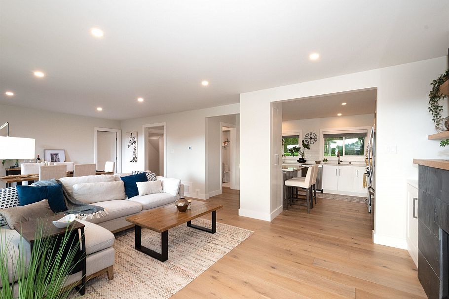 3067 Plymouth Drive North Vancouver, BC - 18