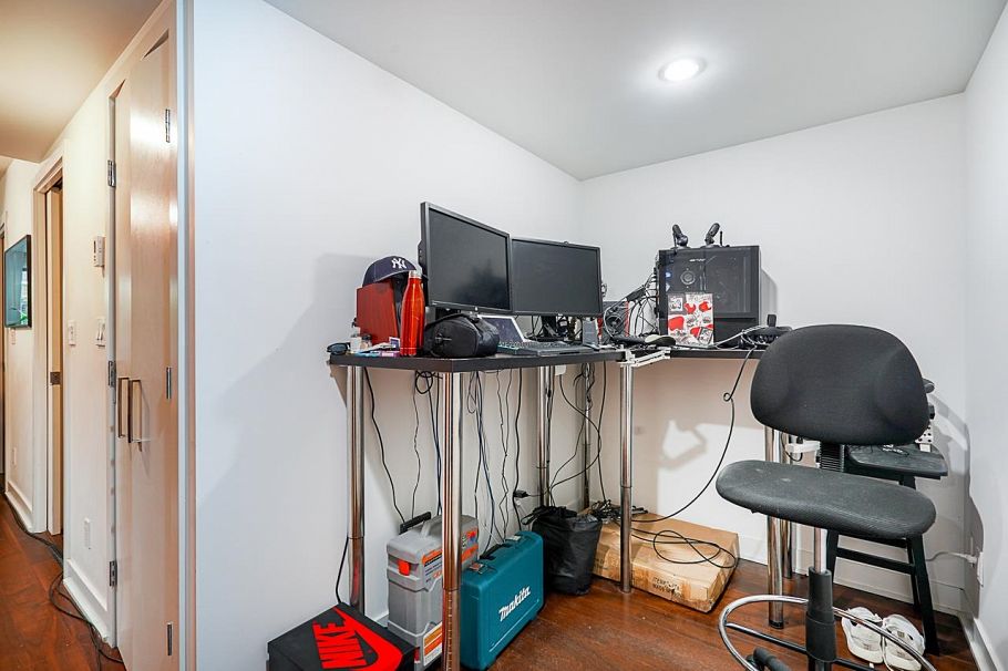 210 1055 Richards Street Vancouver, BC - 11