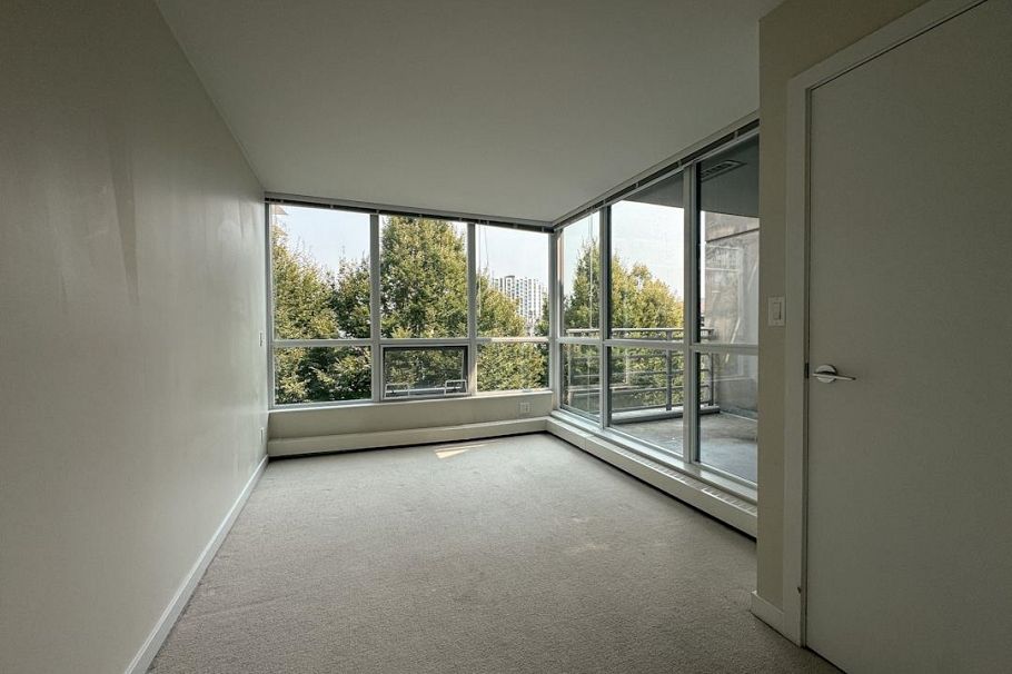 321 135 E 17th Street North Vancouver, BC - 30
