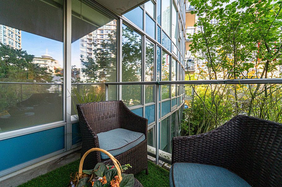 301 689 Abbott Street Vancouver, BC - 22