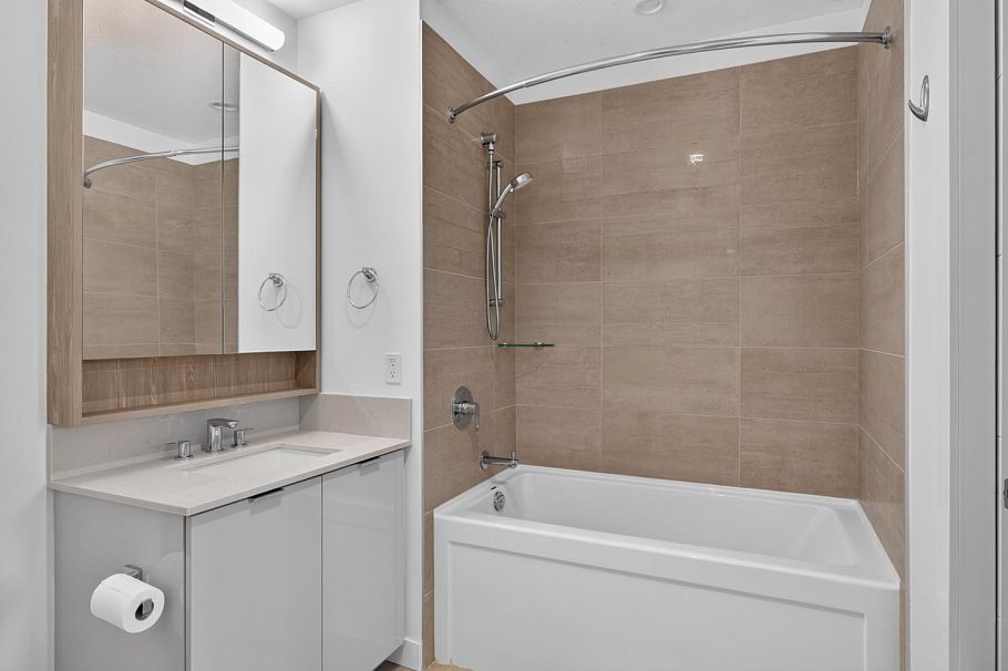 210 108 E 8th Street North Vancouver, BC - 20