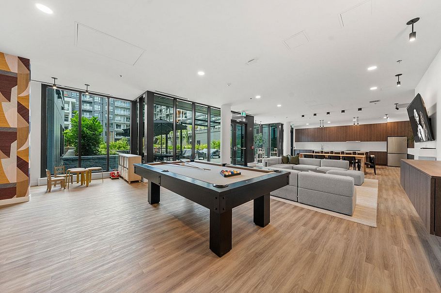 404 3594 Malsum Drive North Vancouver, BC - 25