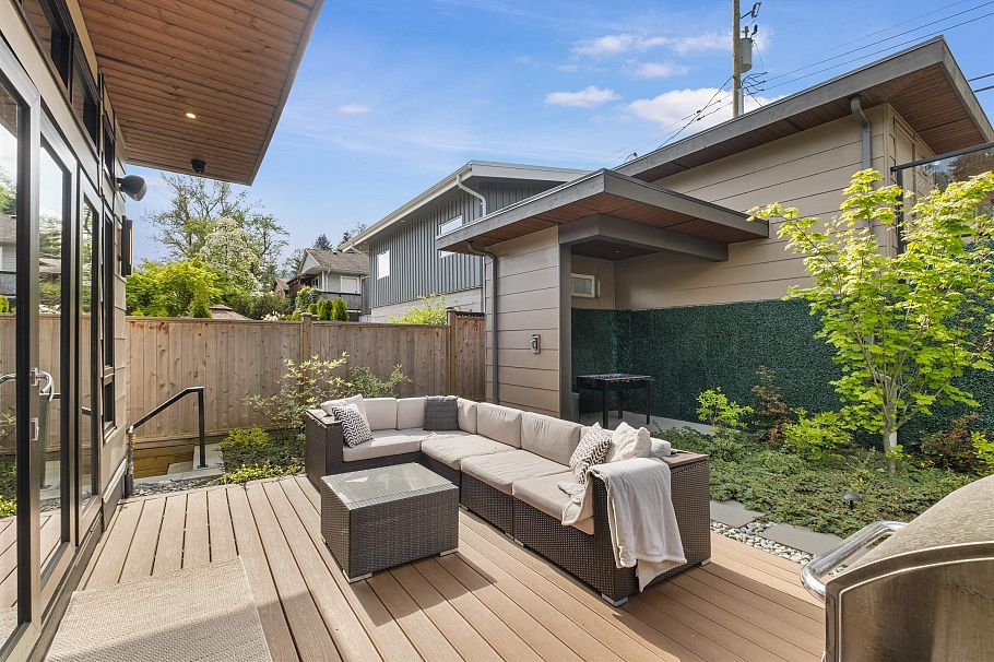1126 Heywood Street North Vancouver, BC - 25
