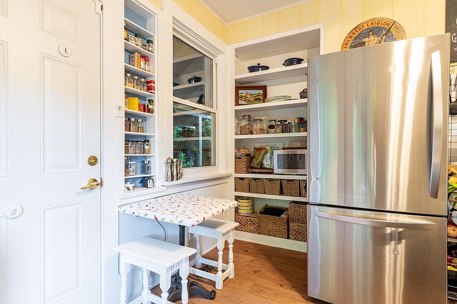 114 W Kings Road North Vancouver, BC - 26