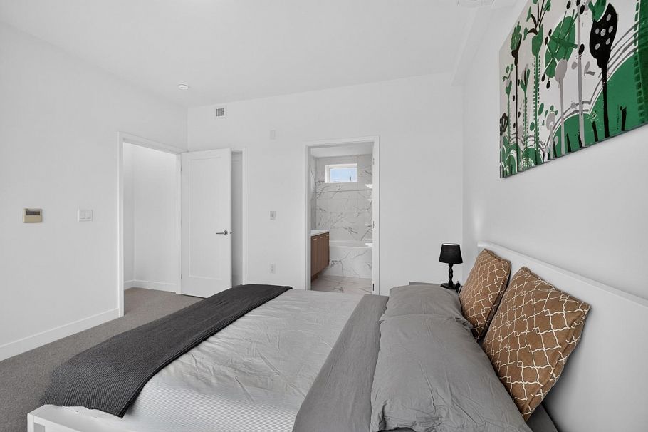 561 W 29th Avenue Vancouver, BC - 29