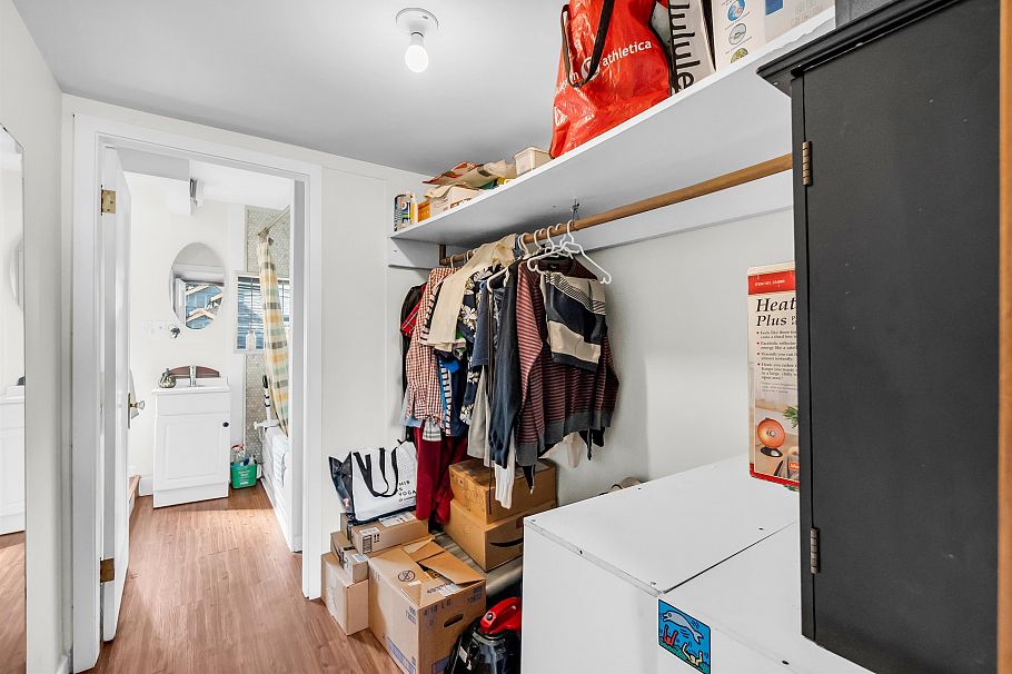 319 E 27th Street North Vancouver, BC - 16