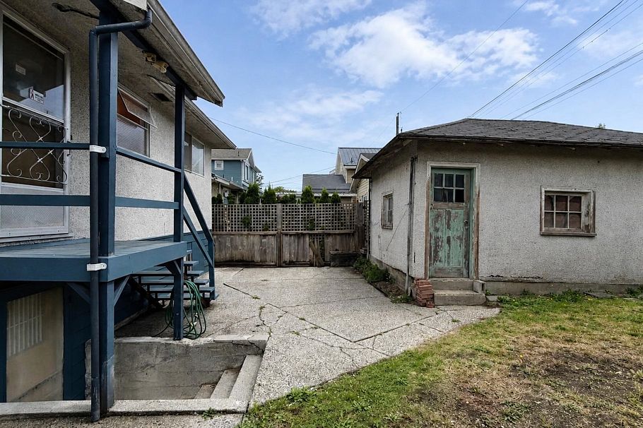 817 W 64th Avenue Vancouver, BC - 35